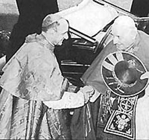 Freemason Antipope Paul VI shares a Masonic handshake with his successor, Antipope John XXIII