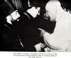 Freemason Antipope John XXIII demonstrates the Masonic handshake - the mark on the right hand